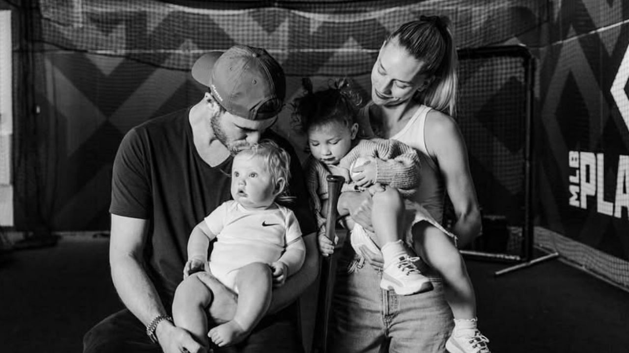 Cody Bellinger with his wife Chase and daughters Caiden and Cy (Images from - Instagram.com/@cody_bellinger)